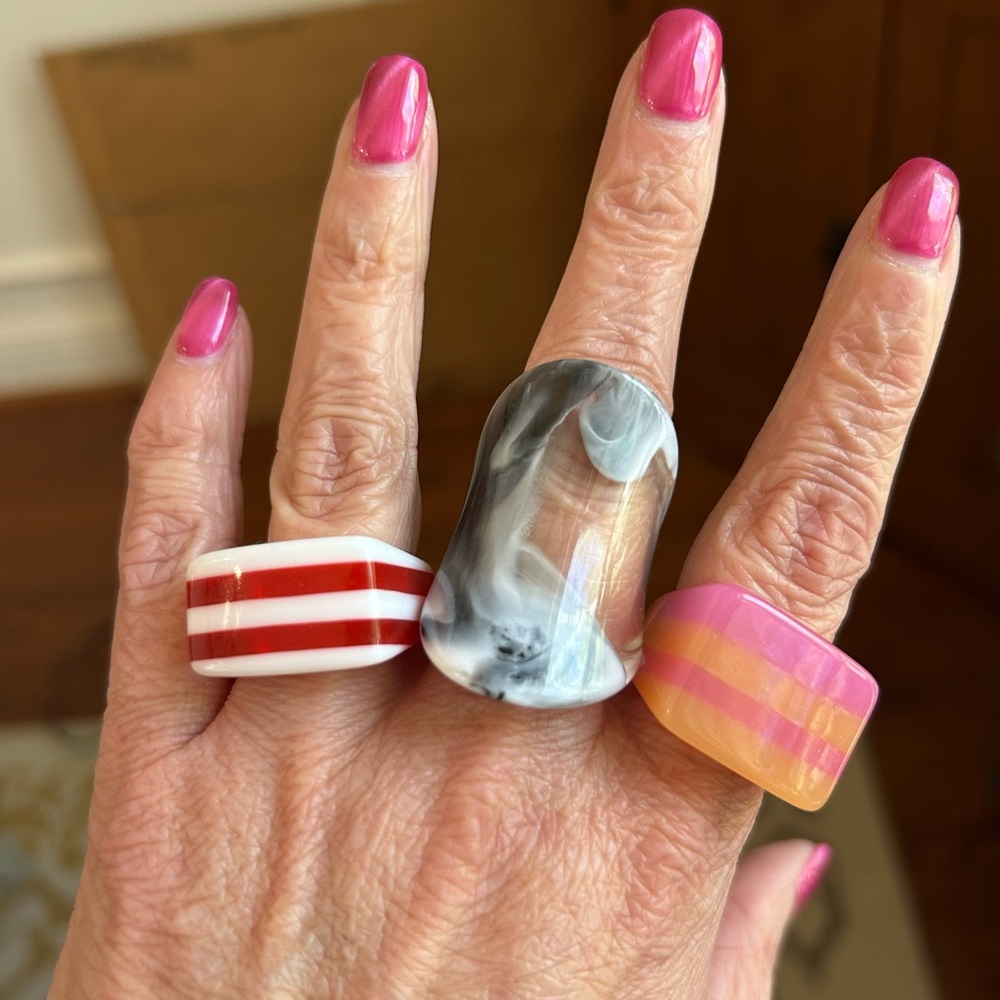 Set of Lucite Rings